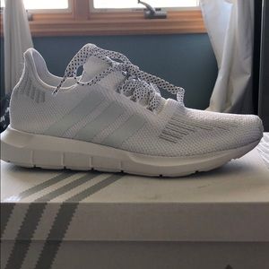 White Adidas sneakers 👟